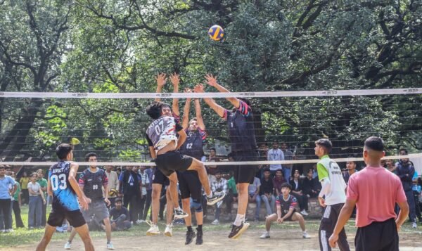 श्री गुरु राम राय विश्वविद्यालय में आयोजित खेलोत्सव में बैडमिंटन में हर्ष और पूर्णिमा बने सिरमौर 1 IMG 20241016 WA0088 e1729084356374