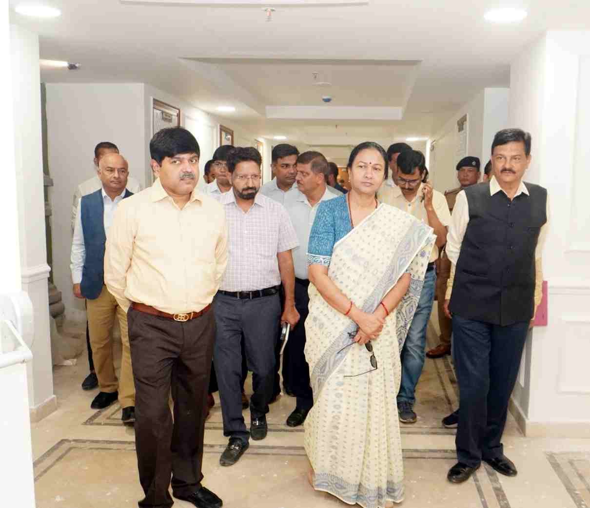 मुख्य सचिव ने ‘‘उत्तराखण्ड निवास’’ की तैयारियों का लिया जायजा, 06 नवम्बर, 2024 को होगा उत्तराखण्ड निवास का शुभारम्भ 1 IMG 20241018 WA0031