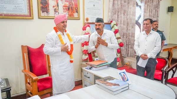 उत्तराखण्ड राज्य आन्दोलनकारी मंच के जिलाध्यक्ष ने श्री दरबार साहिब में टेका माथा, एसजीआरआर ग्रुप के संस्थानों के कल्याणकारी कार्यों की भूरी भूरी प्रशंसा की 1 IMG 20241028 WA0023 1