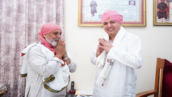 पद्मभूषण डॉ. अनिल जोशी ने श्री दरबार साहिब में टेका मत्था, श्री गुरु राम राय विश्वविद्यालय एवं हैस्को पर्यावरण संरक्षण में साथ मिलकर करेंगे काम 1 IMG 20241030 WA0017