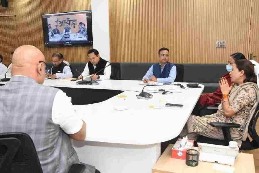 कैबिनेट मंत्री रेखा आर्य ने राष्ट्रीय खेलों की तैयारियों को लेकर आज सचिवालय में की बैठक 1 c1 20241024 22101619