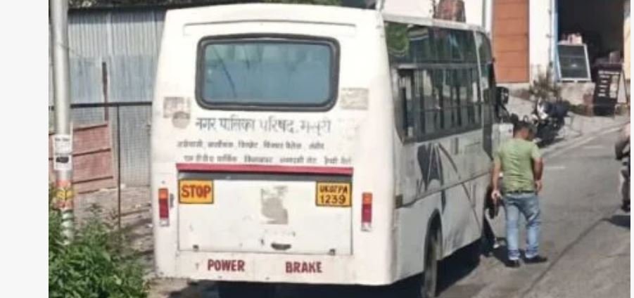 डीएम सविन बंसल ने मसूरी में जनमानस से किया वादा चार दिन के भीतर बस संचालन कर किया पूरा 1 m bus