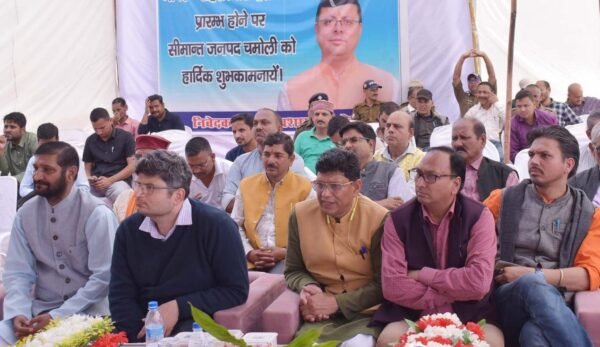 मुख्यमंत्री पुष्कर सिंह धामी गौचर – देहरादून के लिए हेली सेवा का किया उद्घाटन 1 07gop1 1 e1730998203749