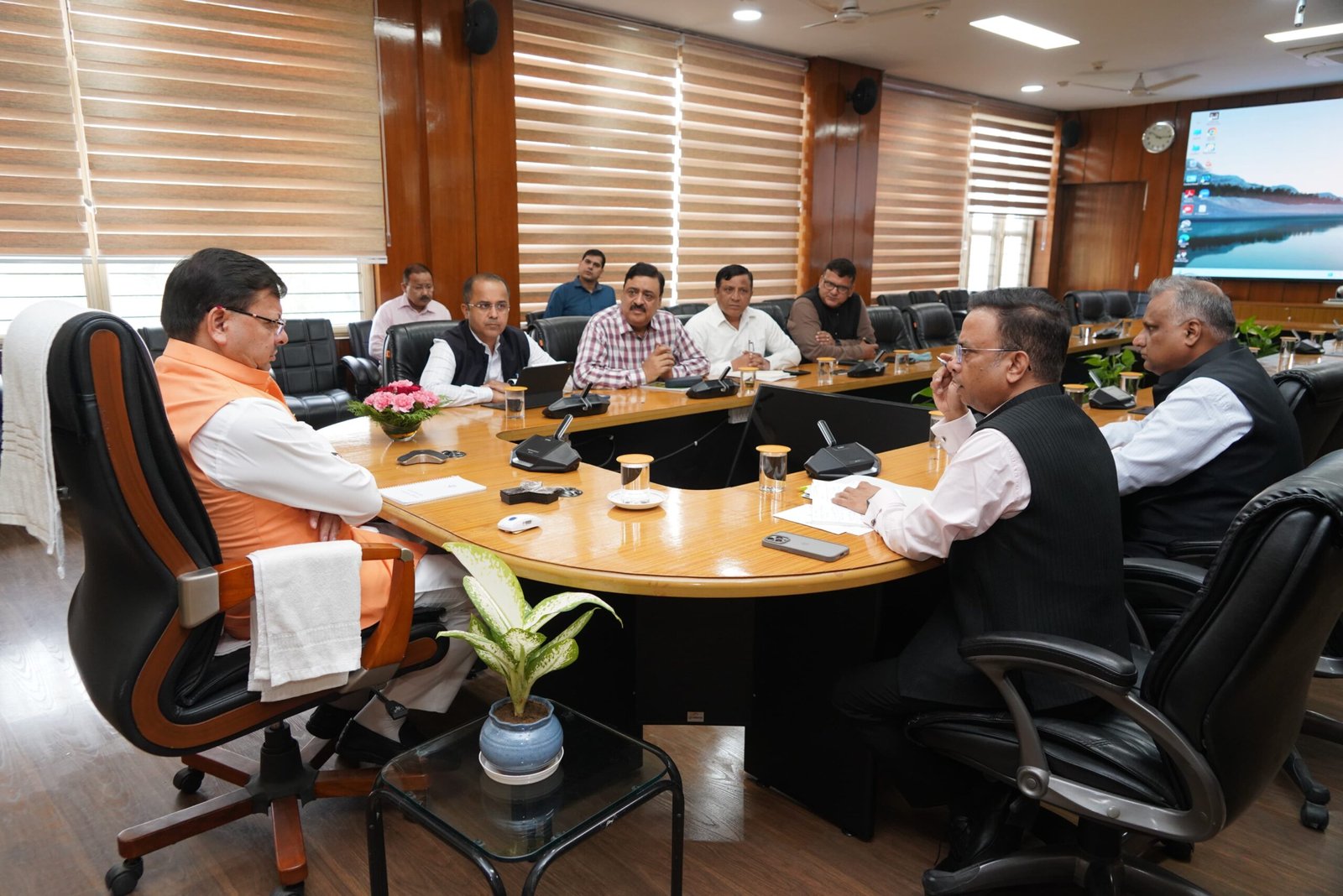 अल्मोड़ा जिले में हुई बस दुर्घटना के शोक में 8 नवम्बर को आयोजित होने वाले राज्य स्थापना दिवस से संबन्धित सांस्कृतिक कार्यक्रम निरस्त 1 IMG 20241105 WA0043 scaled