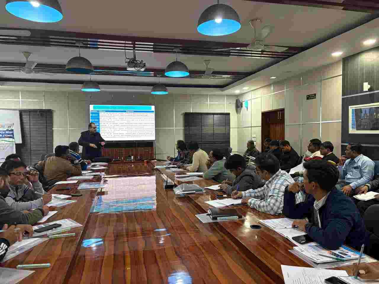 PM सूर्यघर योजना को लेकर दो दिवसीय प्रशिक्षण कार्यक्रम, 40 हजार से अधिक उपभोक्ताओं को योजना से जोड़ने का लक्ष्य 1 IMG 20241128 WA0004