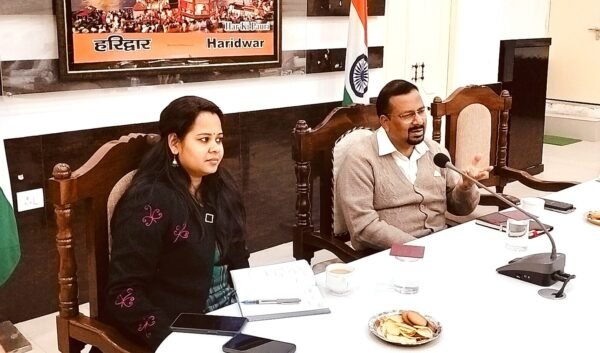 महिलाओं के लिए ग्रामीण क्षेत्रों में ही की जाए कौशल विकास प्रशिक्षण की व्यवस्था – डीएम कर्मेंद्र सिंह 1 WhatsApp Image 2024 11 28 at 18.36.27 e1732813789301