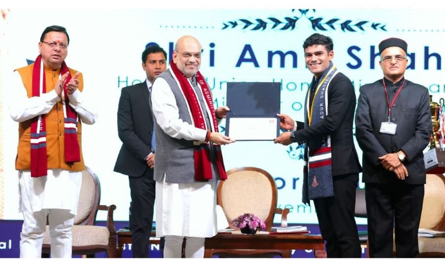 केन्द्रीय मंत्री अमित शाह ने मसूरी स्थित LBS राष्ट्रीय प्रशासन अकादमी में दीक्षांत समारोह को किया संबोधित, कहा – पीएम मोदी के सपनों के विकसित और आत्मनिर्भर भारत के निर्माण में सिविल सेवकों की अहम भूमिका 1 amit shah lbs