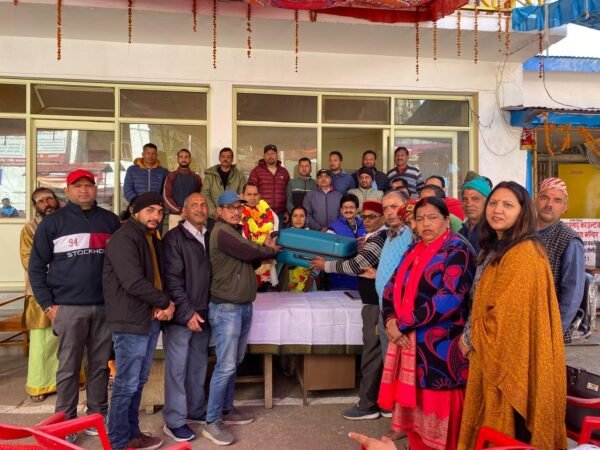 बीकेटीसी के केदारनाथ प्रतिष्ठान में तैनात कार्यालय सहायक विजय सिंह पटवाल के सेवानिवृत्त होने पर श्री ओंकारेश्वर मंदिर उखीमठ में विदाई समारोह आयोजित 1 IMG 20241201 WA0005 e1732995113419