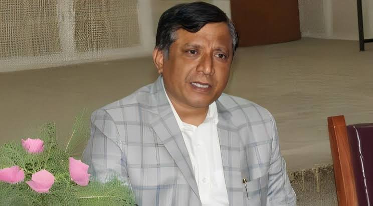 MDDA में 28 इंजीनियर मिलने से इंजनियर्स की कमी हुई पूरी,अब प्राधिकरण बनाएगा विकास की नई धुरी: बंशीधर तिवारी 1 Banshidhar tiwari vc dg