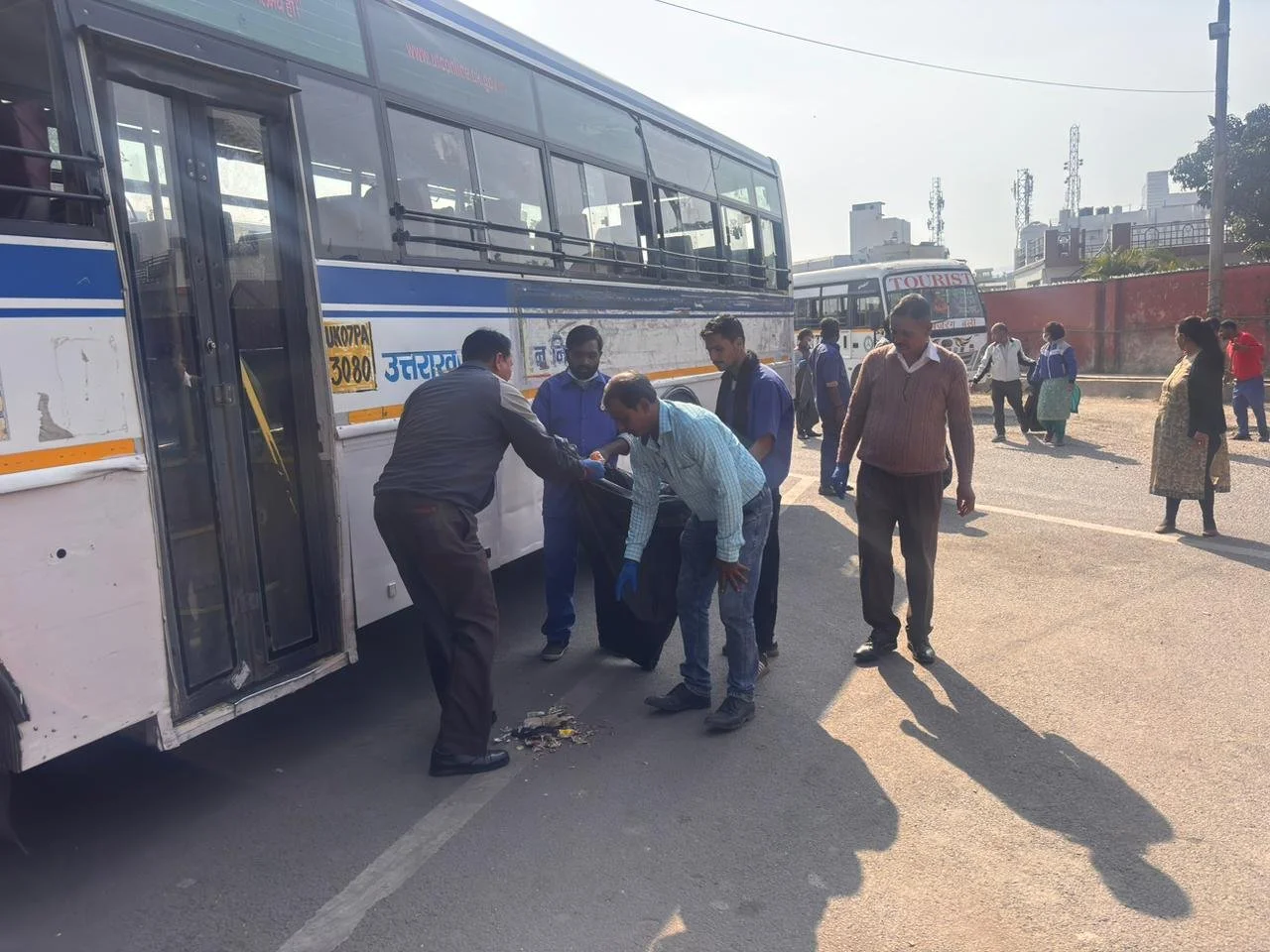 धामी सरकार का संकल्प : आईएसबीटी को बनाया जाएगा स्वच्छता व व्यवस्था का आदर्श मॉडल, एमडीडीए ने तैयार की व्यापक रणनीति 1 IMG 20251120 WA0027