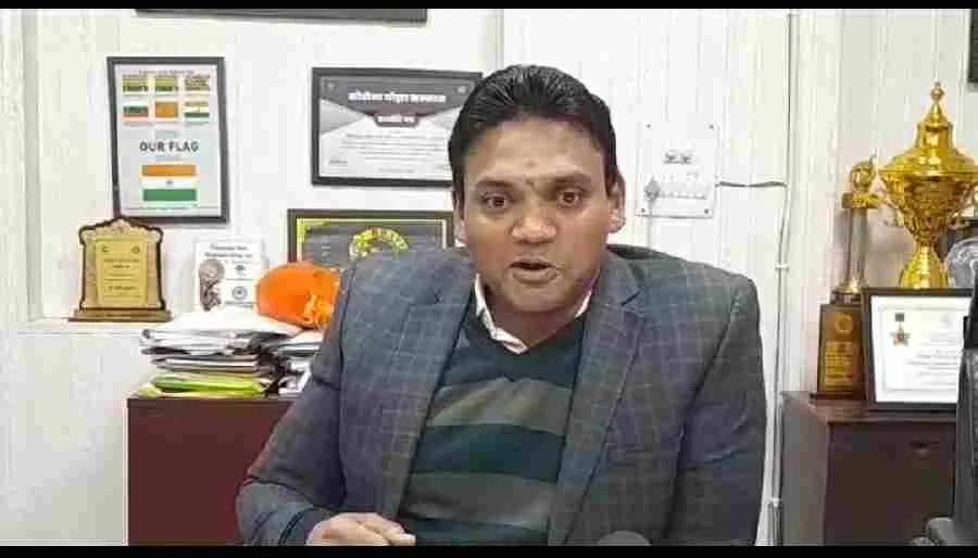 धामी सरकार की सख्ती, क्रिसमस–नववर्ष पर होटल-रेस्टोरेंट और मिठाई प्रतिष्ठानों पर विशेष खाद्य सुरक्षा अभियान, जन स्वास्थ्य सर्वोपरि, खाद्य सुरक्षा को लेकर विभाग पूरी तरह सतर्क : डॉ. आर. राजेश कुमार 1 Screenshot 20221206 194503 01 resize 45 compress18