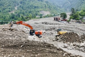 Dehradun Monsoon Alert 2026: प्रमुख सचिव आर मीनाक्षी सुंदरम और जिलाधिकारी आशीष चौहान ने आपदा तैयारियों, पुनर्वास कार्यों और मानसून प्रबंधन की समीक्षा की